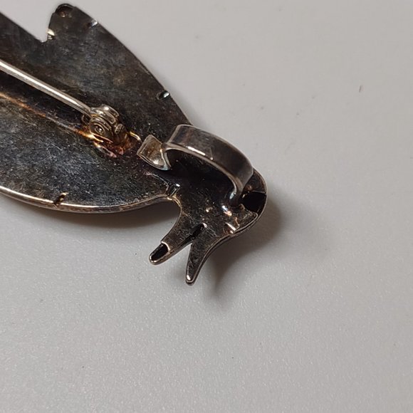 Cute Vintage Metal Two Tone Penguin Brooch Or Pendant - Picture 14 of 16